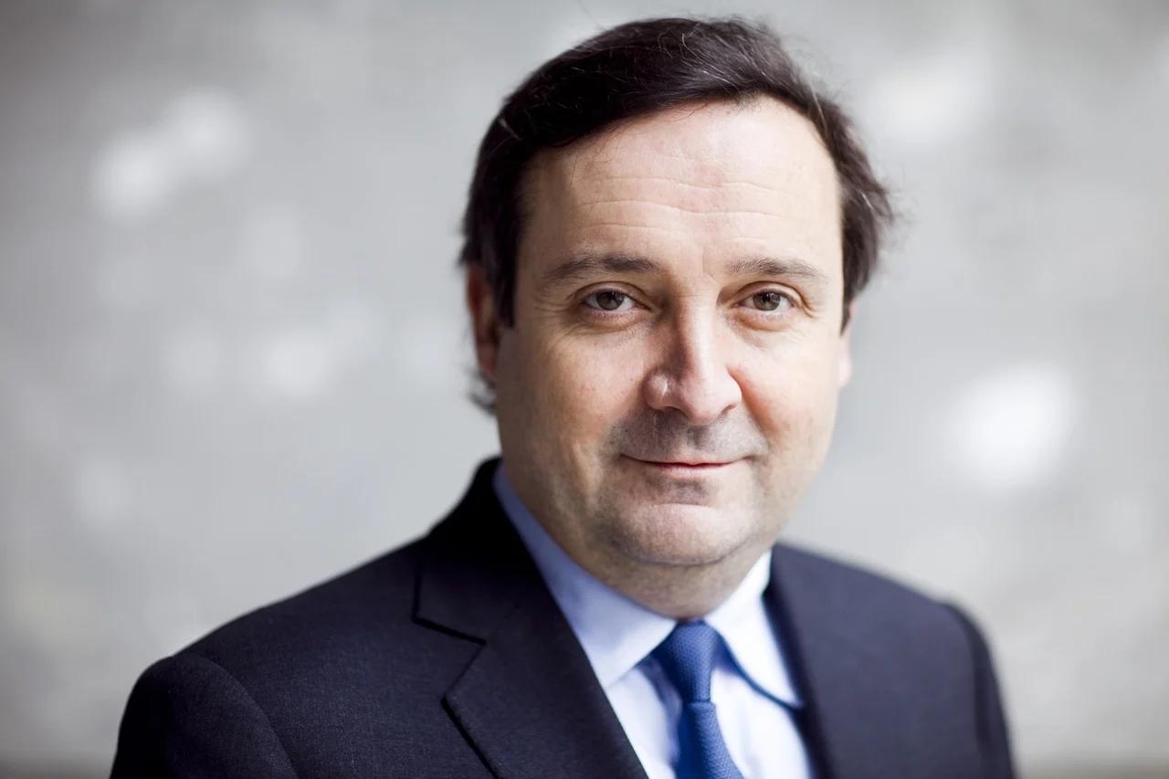 curator-Gregor Muir.jpg